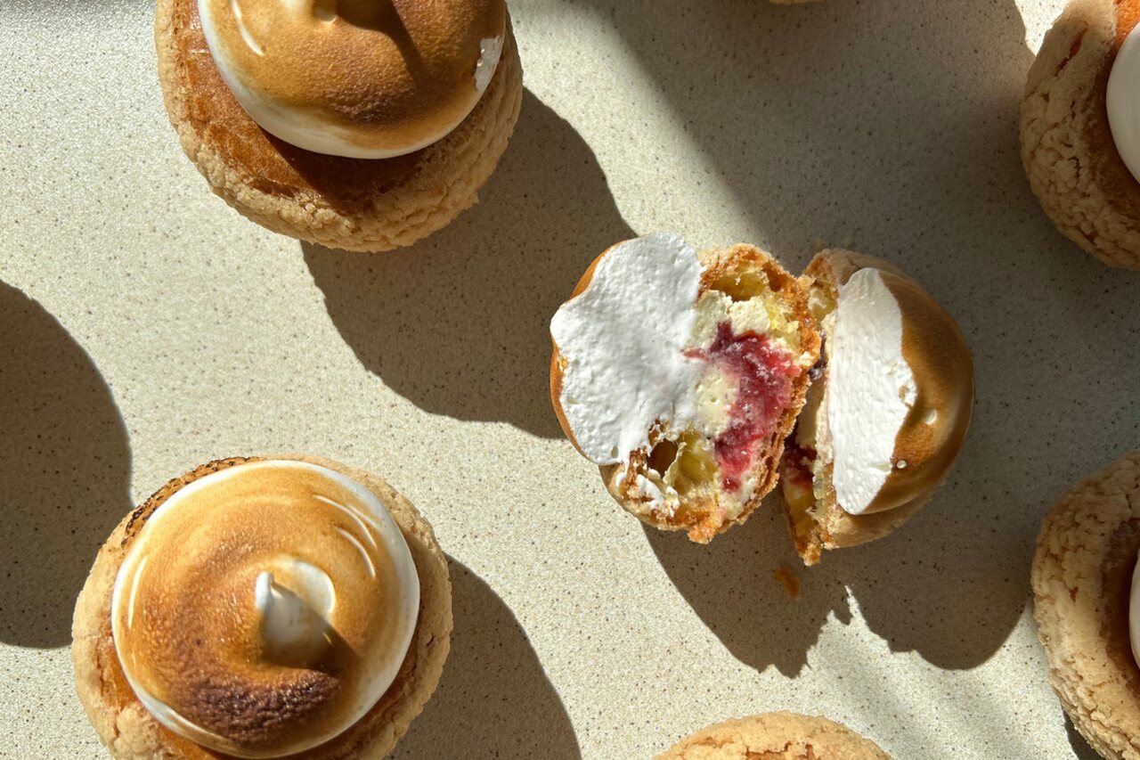 Ptysie z czerwoną porzeczką i bezą