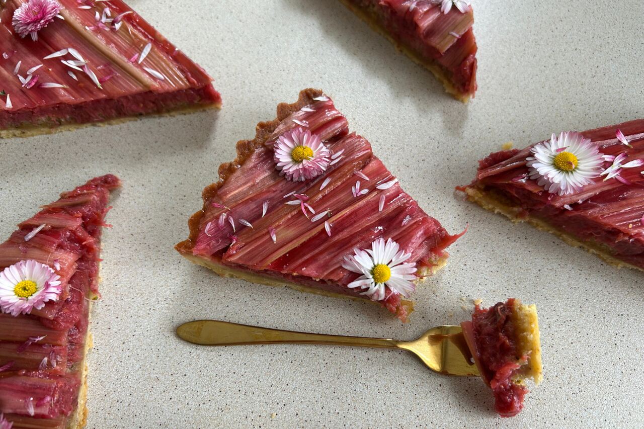 Tarta rabarbarowo-pistacjowa