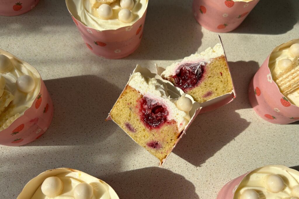 Cytrynowe muffinki z czereśniami