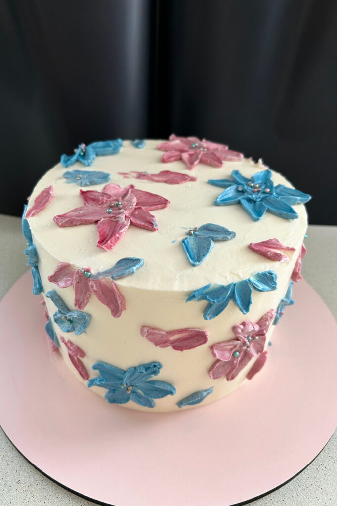 Tort Kinder Bueno z kawowym serniczkiem i czekoladową wkładką